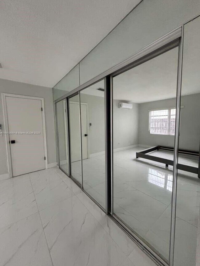 Building Photo - 16801 NW 72nd Ct