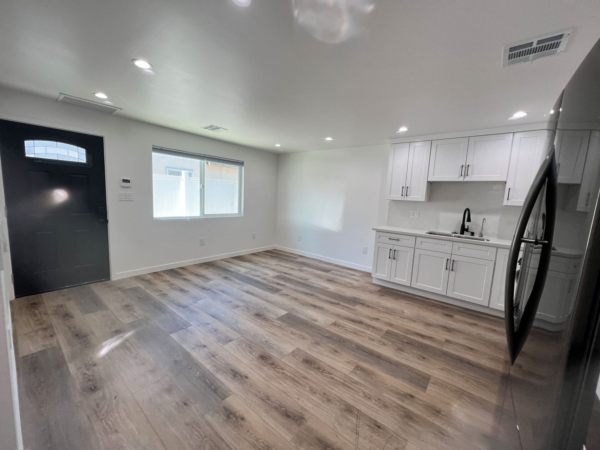 Building Photo - 7718 N Glenoaks Blvd