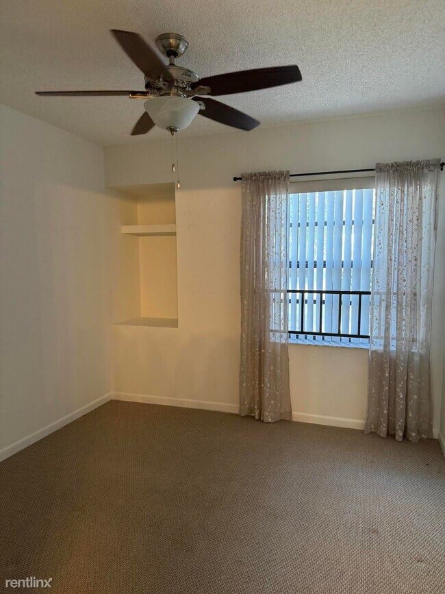 Building Photo - 3 br, 2 bath House - 5438 Verona Dr Apt I