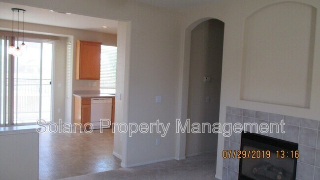 Building Photo - 451 Edgewood Dr
