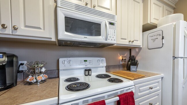 Building Photo - Woodshire Duplexes & Townhomes