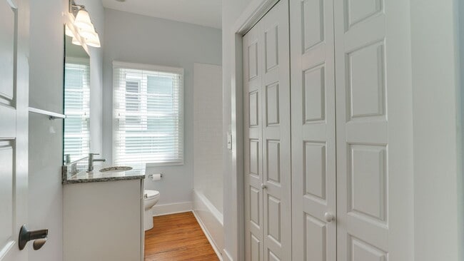 Building Photo - 3 Bedroom 3 Bath Apartment in North Centra...
