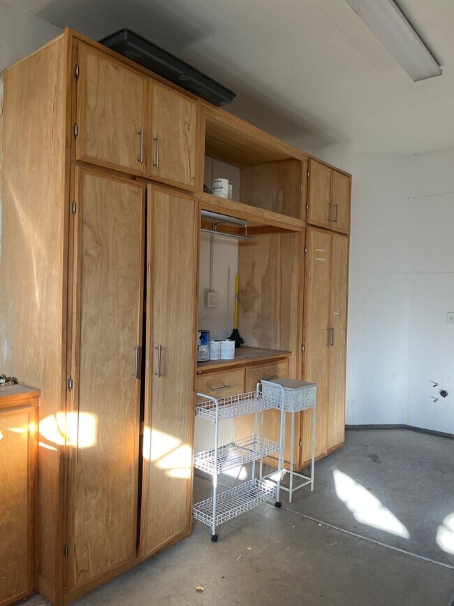 Building Photo - Easy living