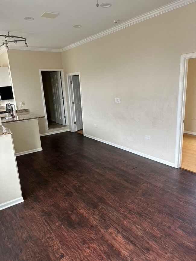 Building Photo - 321 W 24th St