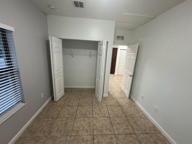 Building Photo - 1045 Villas LLC (1035 NE 10th Ave)