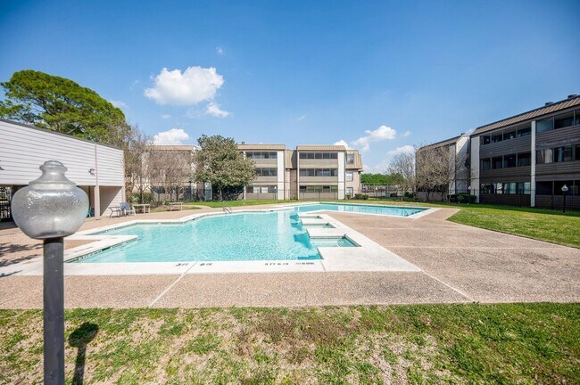 Building Photo - 3085 Walnut Bend Ln