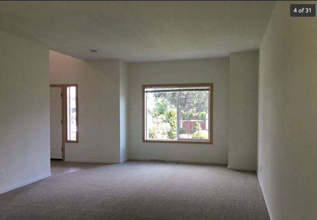 Building Photo - $500 OFF First 2 Months – Spacious 4BR/3BA Home with Fenced Yard & 2-Car Garage in Tigard!