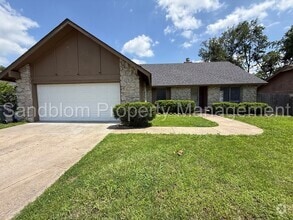 Building Photo - FOR LEASE | Eastland Acres | Available Now!