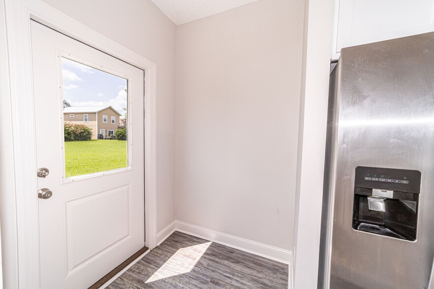 Building Photo - 155 Promenade Pl