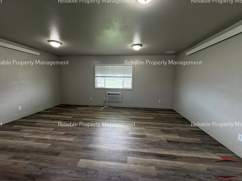 Building Photo - 606 Caribou St