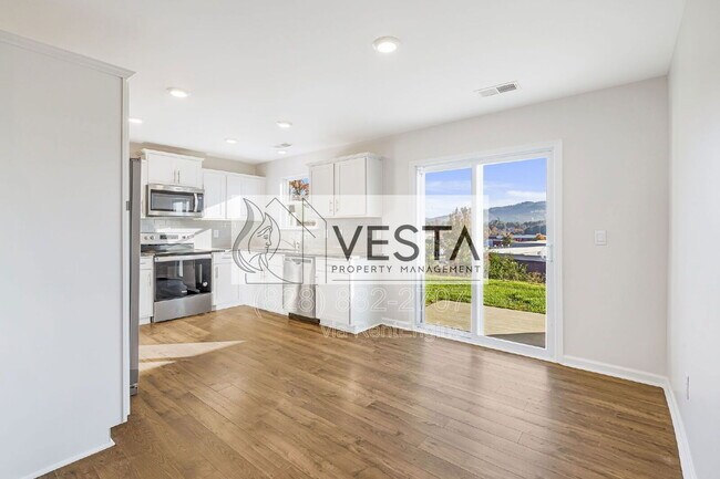 Building Photo - 30 Benedict Ln