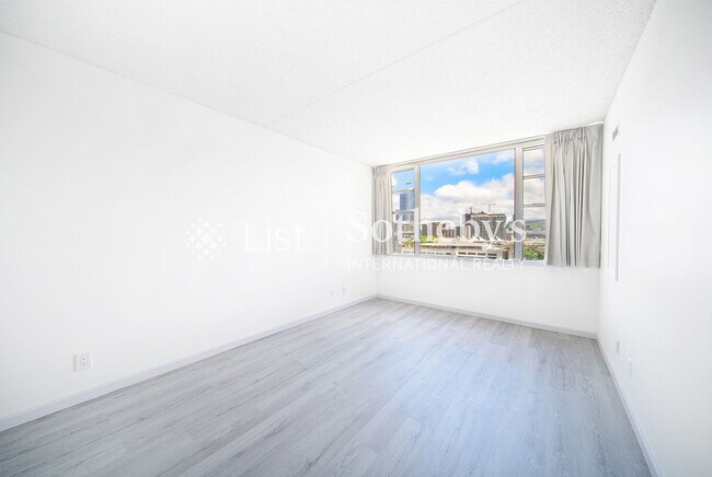 Building Photo - Villa on Eaton Square #1410 | Honolulu, HI