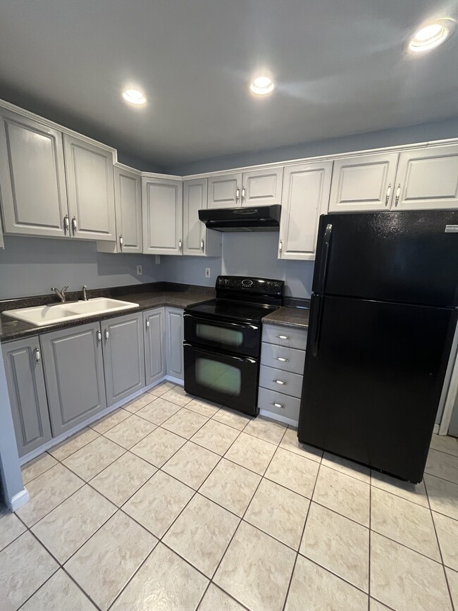 Building Photo - 2837 Edgewood Ave