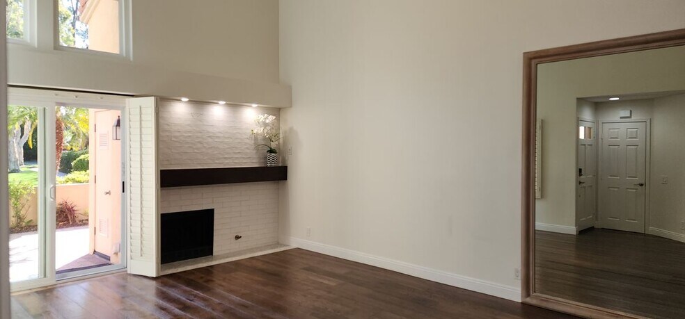 Building Photo - 71 Corsica Dr