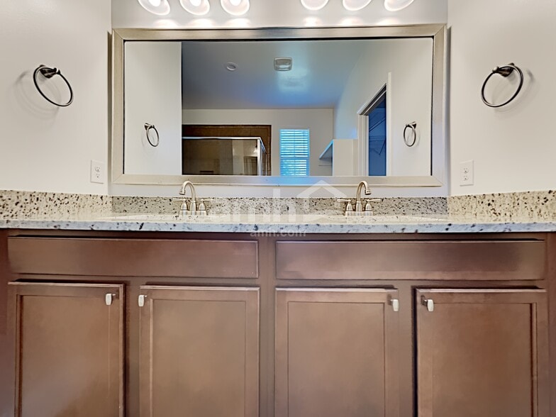 Building Photo - 127 Sago Ct