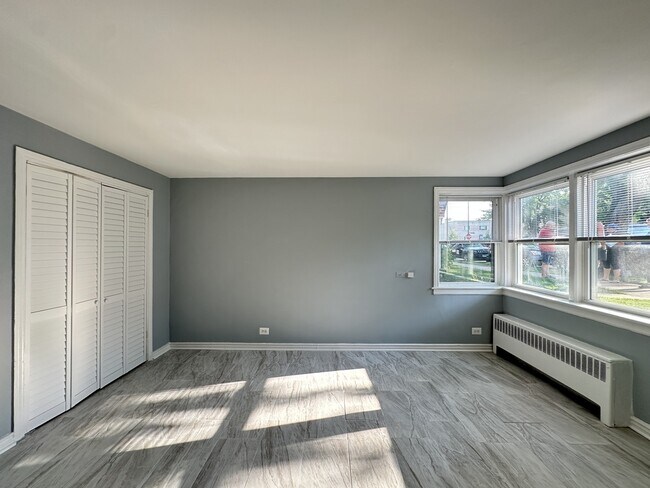 Building Photo - 6715 N California Ave