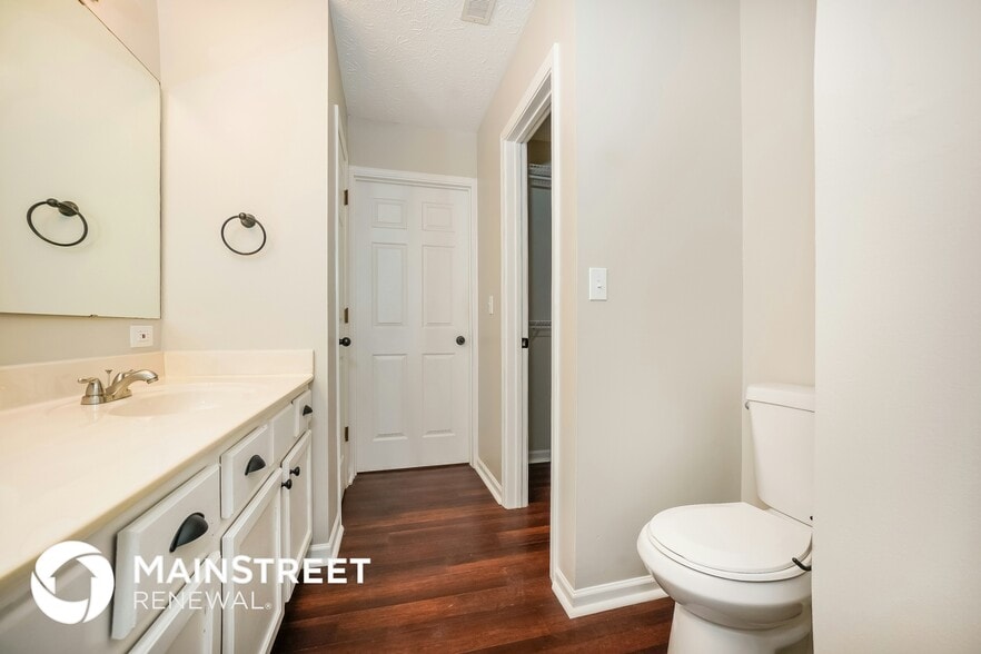 Building Photo - 113 Oakview Dr