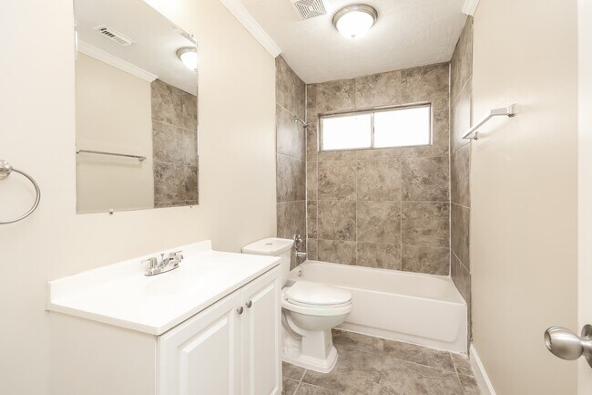 Building Photo - 9046 Smokehollow Dr