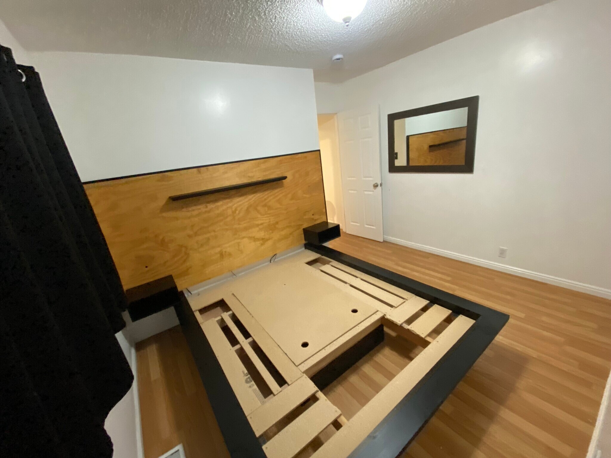 Building Photo - 160 E Leslie Ave