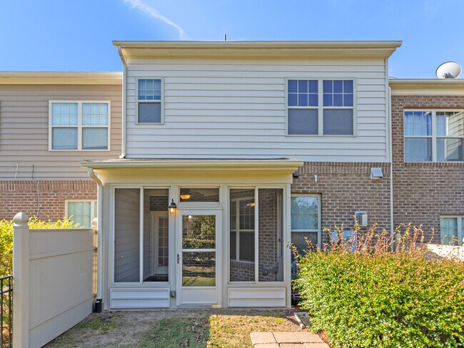 Building Photo - 533 Panorama Park Pl