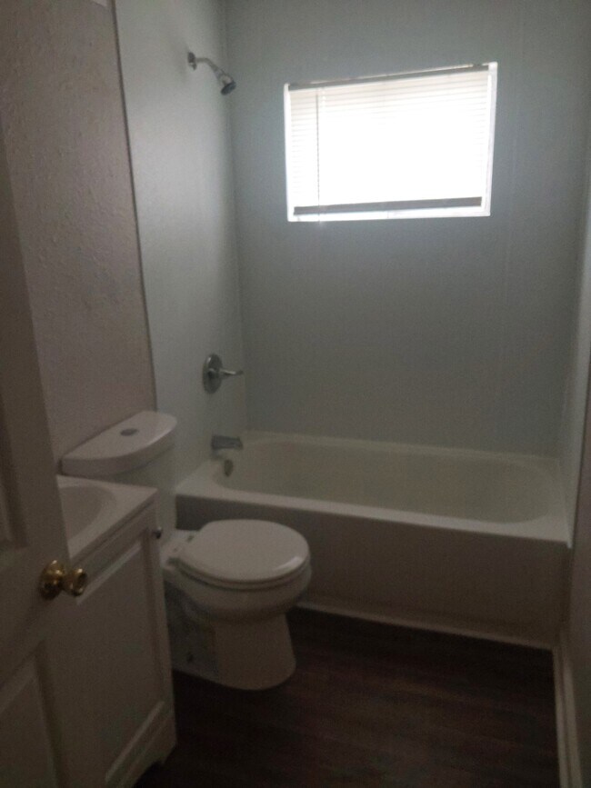 Building Photo - 310 E 13th St