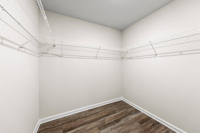 Building Photo - 733 Quintana St