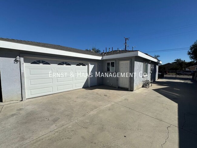 Building Photo - Lovely 2 Bedroom 2 Bath Front Home in Lynw...