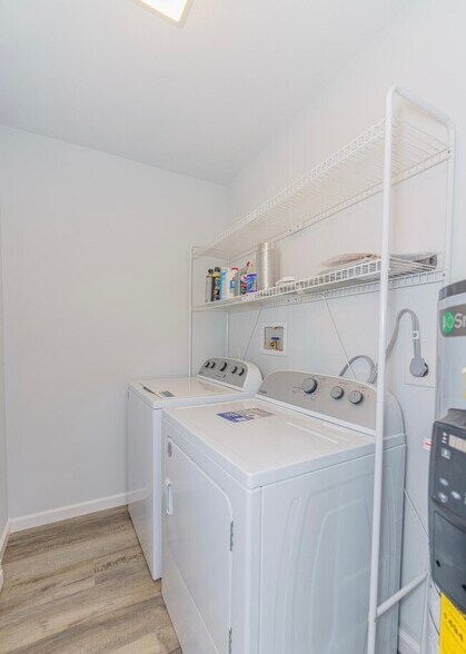 Building Photo - 128 Rockefeller Rd