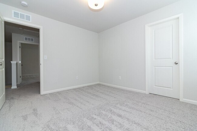Building Photo - 104 Ashwood Ave