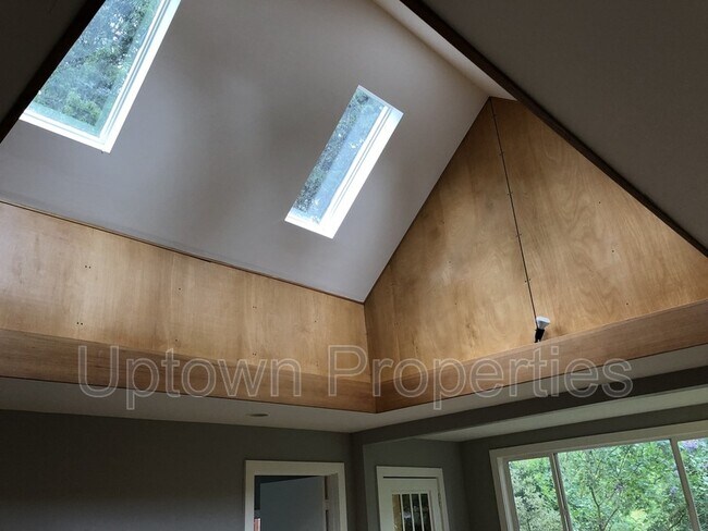 Building Photo - 3671 SE Tenino St