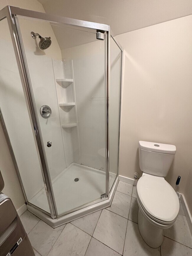 Building Photo - Private 1-Bedroom Cottage