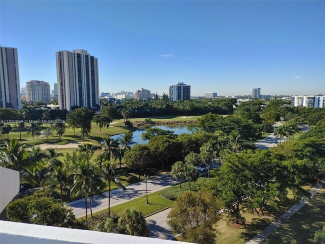 Building Photo - 3101 N Country Club Dr