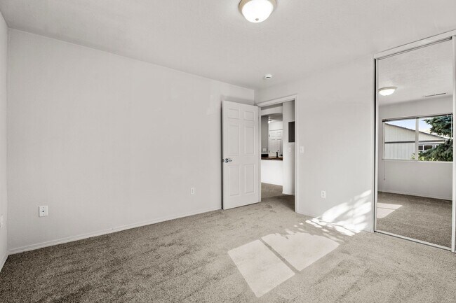 Building Photo - 1 Bed/1 Bath in 55+ Independent Living Community