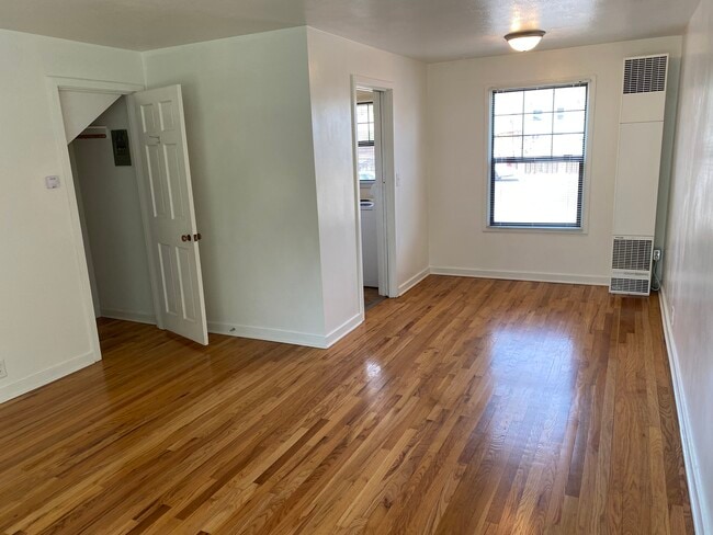 Building Photo - 115 N Ivy St