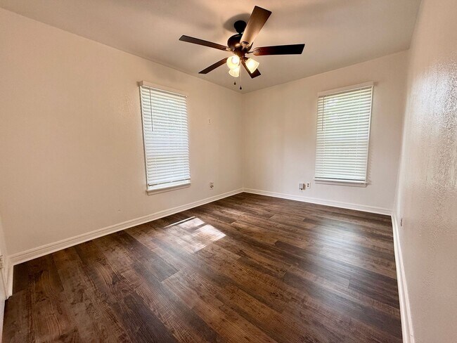 Building Photo - Cute Remodel