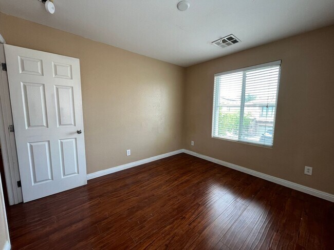 Building Photo - 8988 Winchester Ridge St