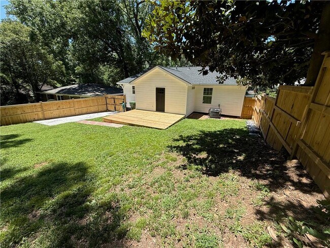 Building Photo - 161 Stanhope Cir NW