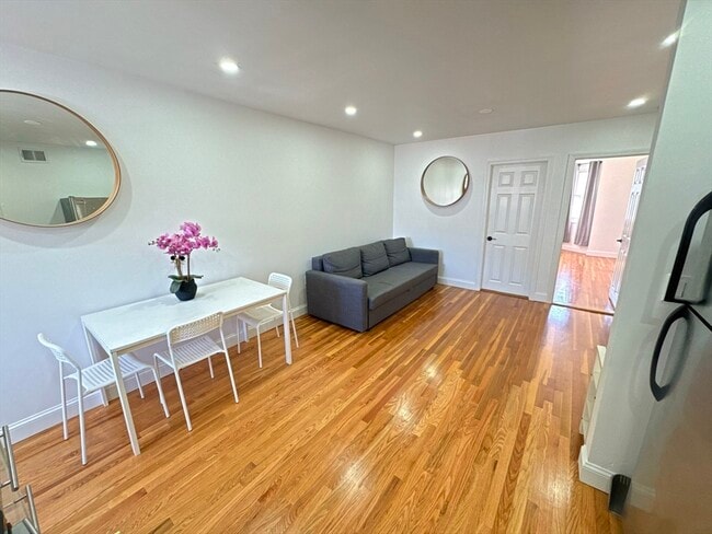 Building Photo - 287 Dorchester St