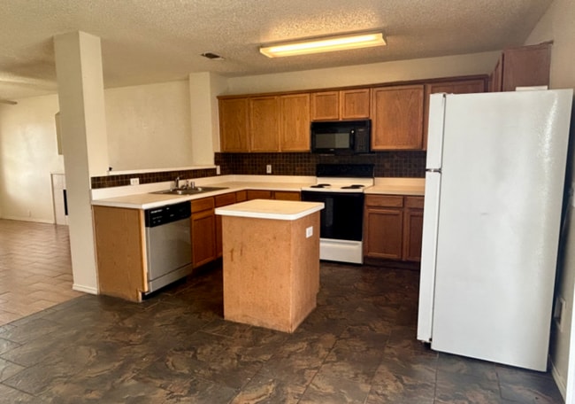 Building Photo - 3109 Pinehurst Ct
