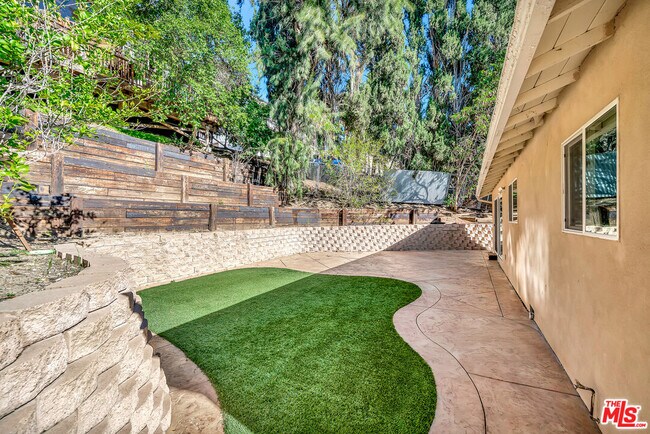 Building Photo - 21817 Providencia St