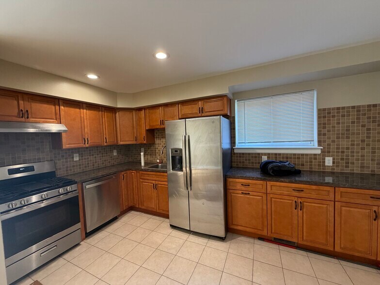 Building Photo - 9358 Hoff St