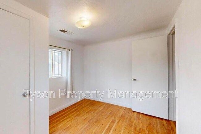Building Photo - 1630 Griegos Rd NW