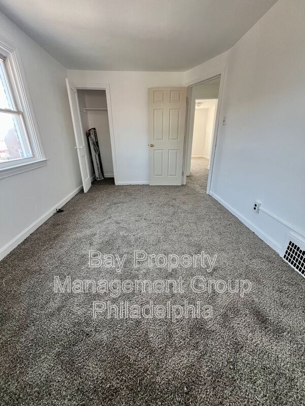 Building Photo - 812 MacDonald St