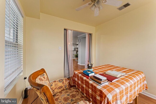 Building Photo - 8099 Lacy Dr