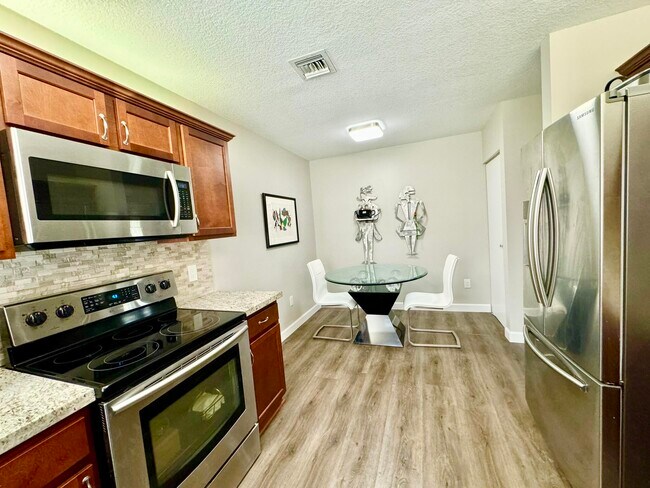 Building Photo - 5135 Floria Dr