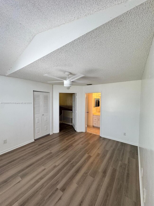 Building Photo - 911 Coral Club Dr