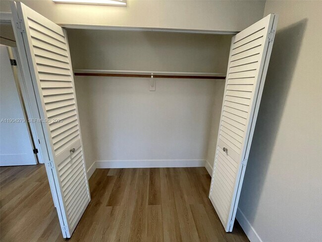 Building Photo - 8107 SW 72nd Ave