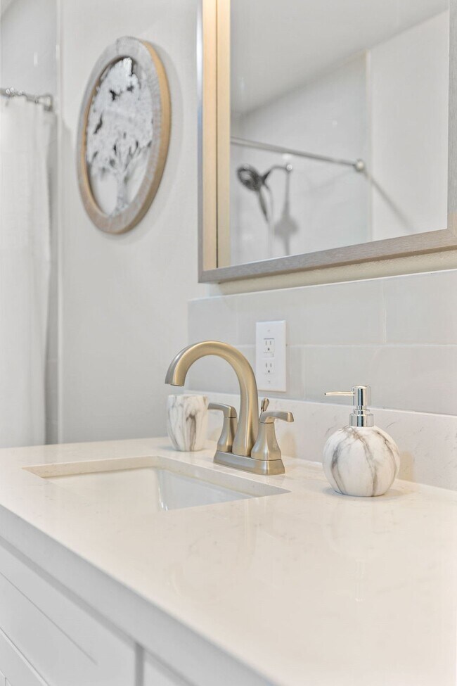 Building Photo - 412 Waco Ave