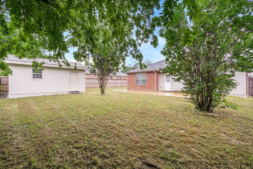 Building Photo - 711 River Run Dr