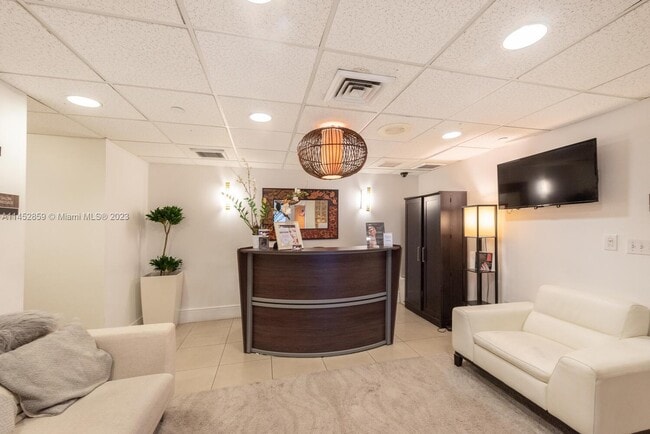 Building Photo - 650 West Ave